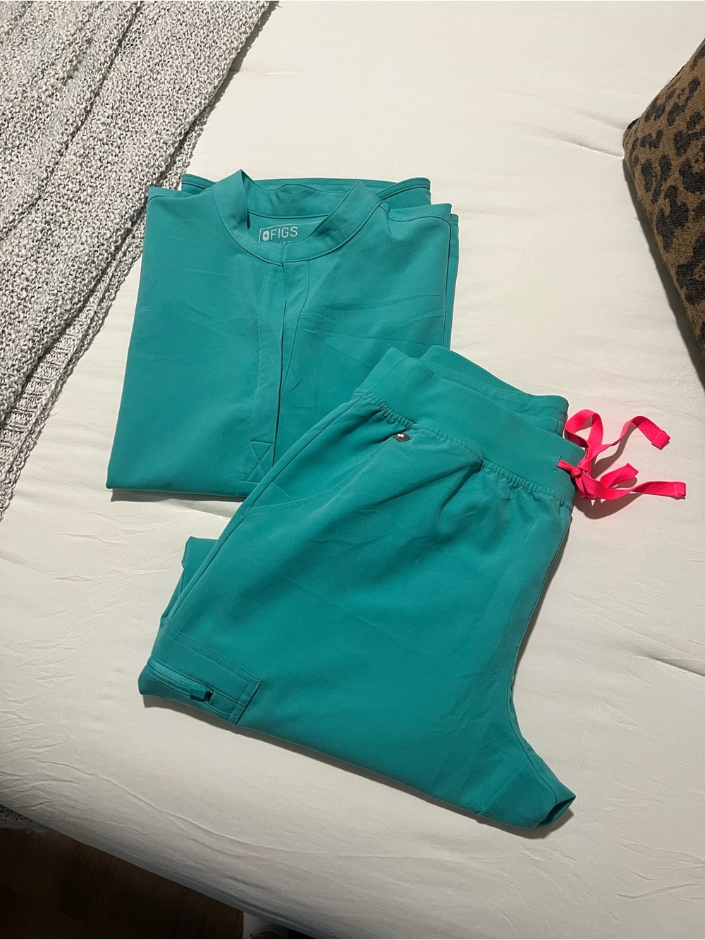 Figs Women's Scrub Set
